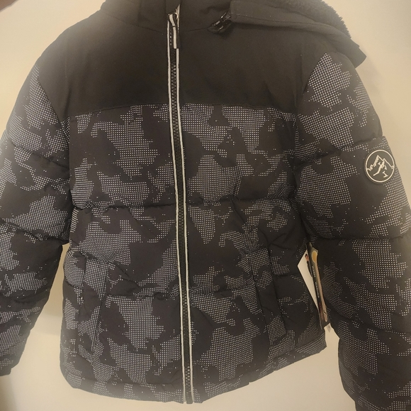 Boys Size 6 Winter Puffer Jacket (Brand New) - Picture 3 of 6